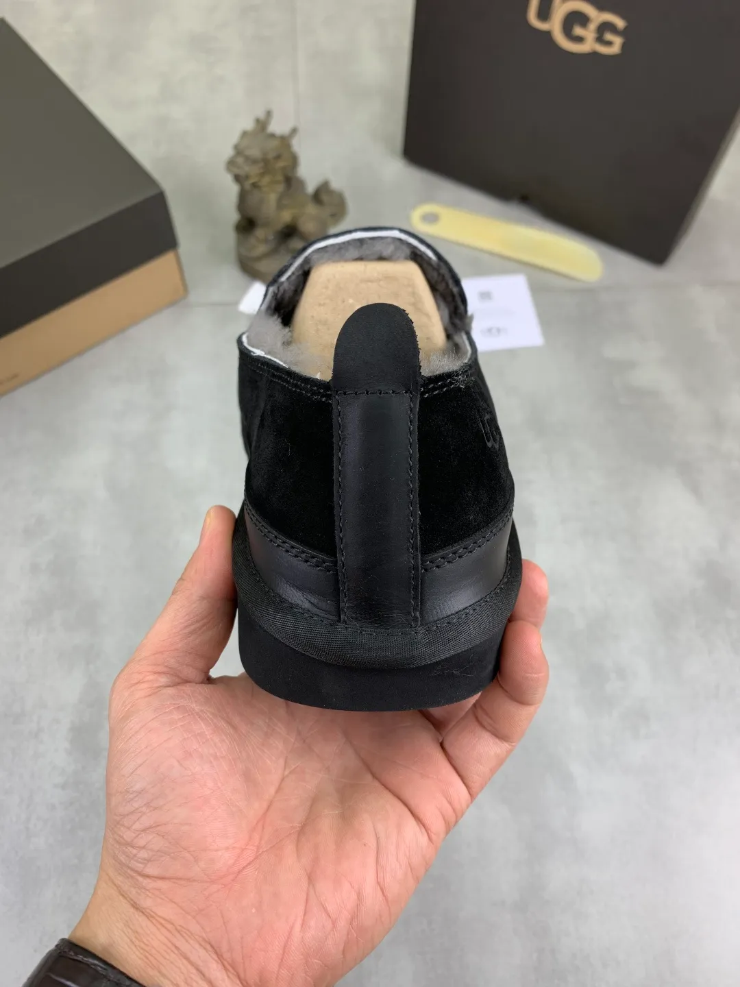 Men's shoes 💰P480 [New model] low-cut popular style 💰 versatile casual wool shoes 🆘 "Real Wool" [UGG] 👉 Popular men's shoes official website synchronization 🔰Quality [proud] is not comparable to the imitations in the general market 🌀The upper is imported Italian frosted cowhide, and the lining: foot pads 🅰️grade 🐑real wool👻Only Grade A can show the effect It feels smooth and delicate 🔱The shoe shape is grand, only the factory can do it 🎄The perfect toughness of the original outsole 👻⬛️ allows customers to say goodbye to one-time consumption. It is made of real wool and is super warm. 3⃣️colors available Size male: 39-45